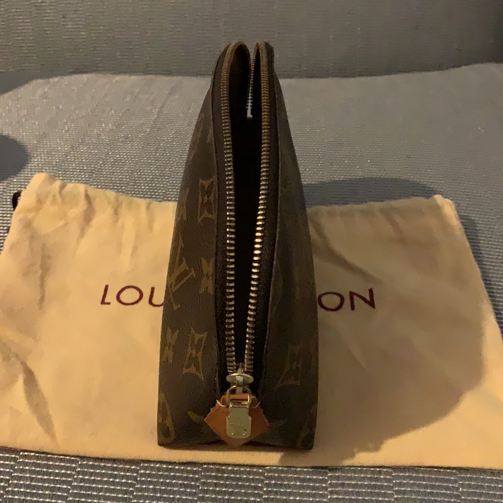 Louis Vuitton PM cosmetic case - Picture 14 of 16